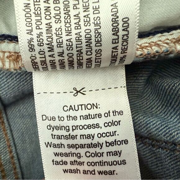 Universal Thread High Rise Shortie Womens Button-Fly Jean Shorts 4/27 Chic Denim - Picture 7 of 8